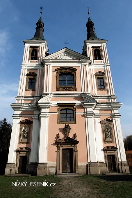 Poutn kostel sv. Jakuba Vtho a sv. Anny.